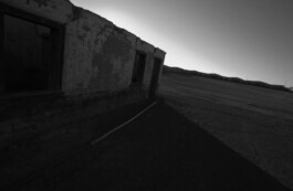 Reportage photo noir et blanc sur un camp de concentration au Chili
