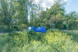 Reportage photo sur les sans domicile fixe au quai des berges à Bordeaux