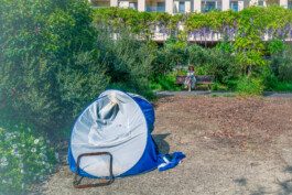 Reportage photo sur les sans domicile fixe au quai des berges à Bordeaux
