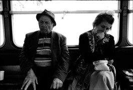 Reportage photo noir et blanc sur les sans domicile fixe vivant dans le métro Parisien. 