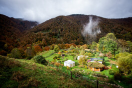Le portillon des fée, lieu alternatif de vie en dehors du système. 