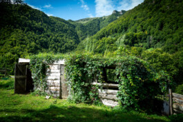 Le portillon des fée, lieu alternatif de vie en dehors du système. 